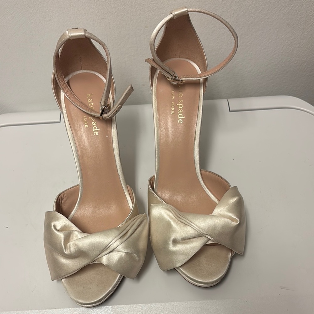 Kate Spade kate spade new york
Bridal Bow Satin Dress Sandals Ivory Bow Heels - Picture 8 of 11